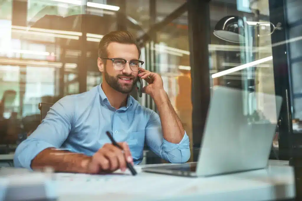 Tornar-se um trader independente leva tempo e disciplina. Continue a leitura e confira 7 passos para tornar-se um profissional autônomo no mercado financeiro.