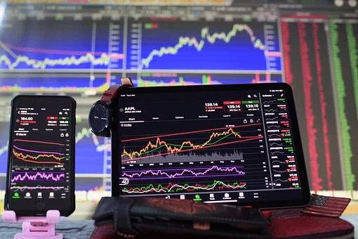 O Swing Trading é uma estratégia de negociação que envolve a compra de uma ação ou outro ativo financeiro e sua manutenção por um período estratégico